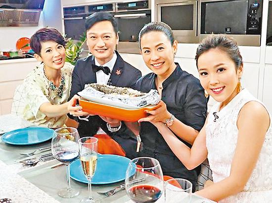 宣萱示范煮“泰式焗乌头”。
